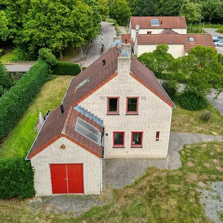 Holiday home 8 - Persoons Family Ewijk